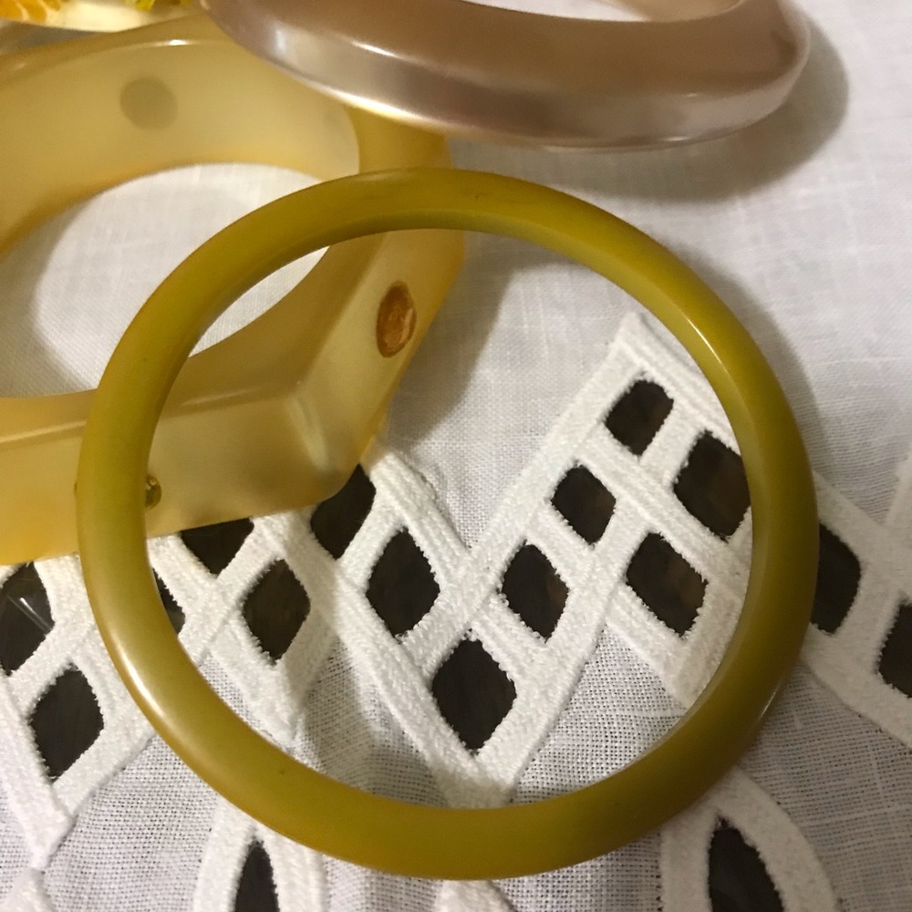 Incredible vintage Bakelite skinny bracelet